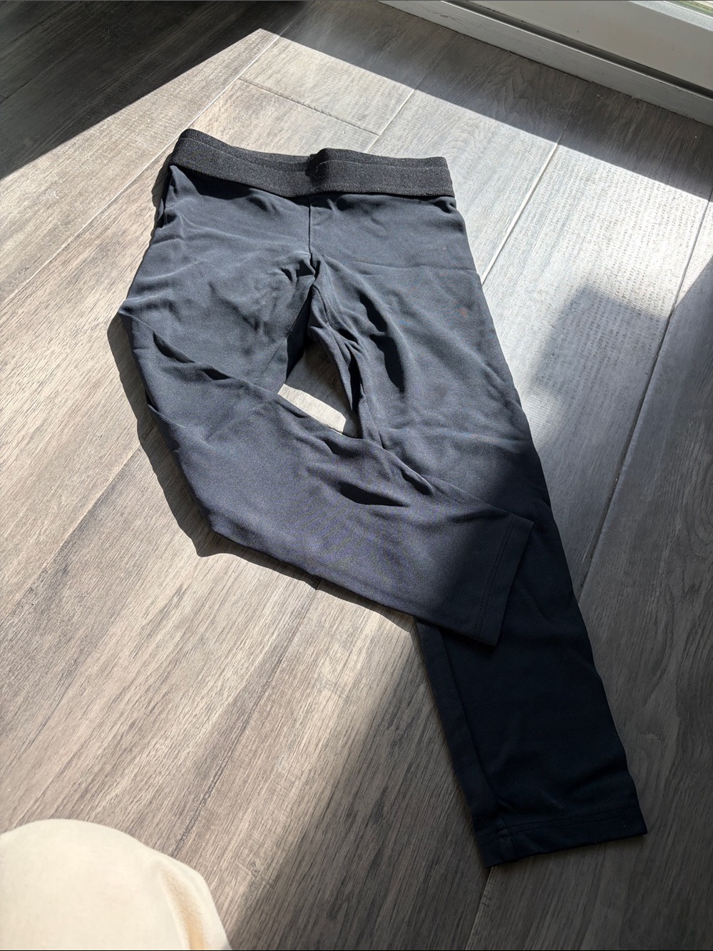 BCBG MAXAZRIA Women’s cropped black legging XXS